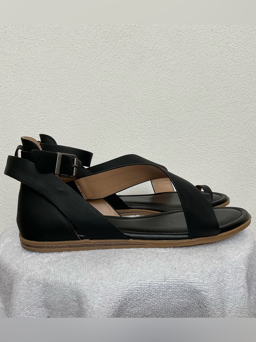 Maurices Camilla Toe Loop Gladiator Black, Tan Sandsls Size 9.5 Boho Summer